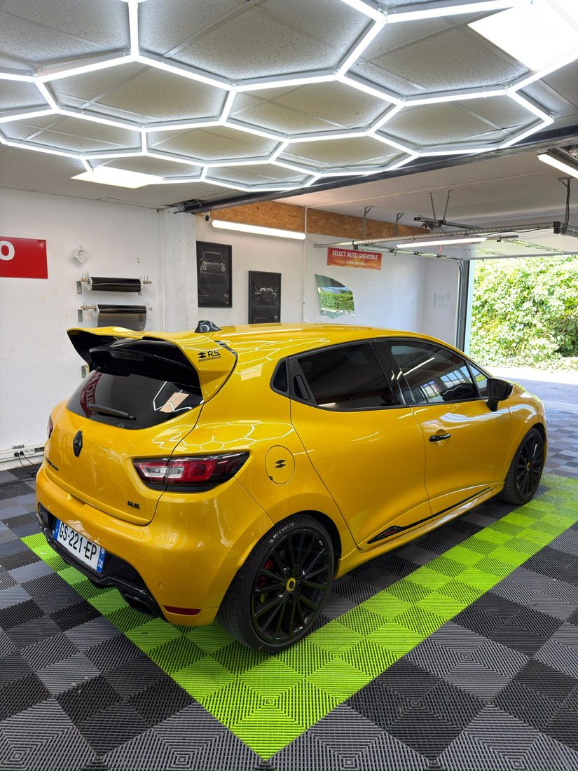 Réalisation Pare-Brise Éco Grenoble — Renault Clio RS